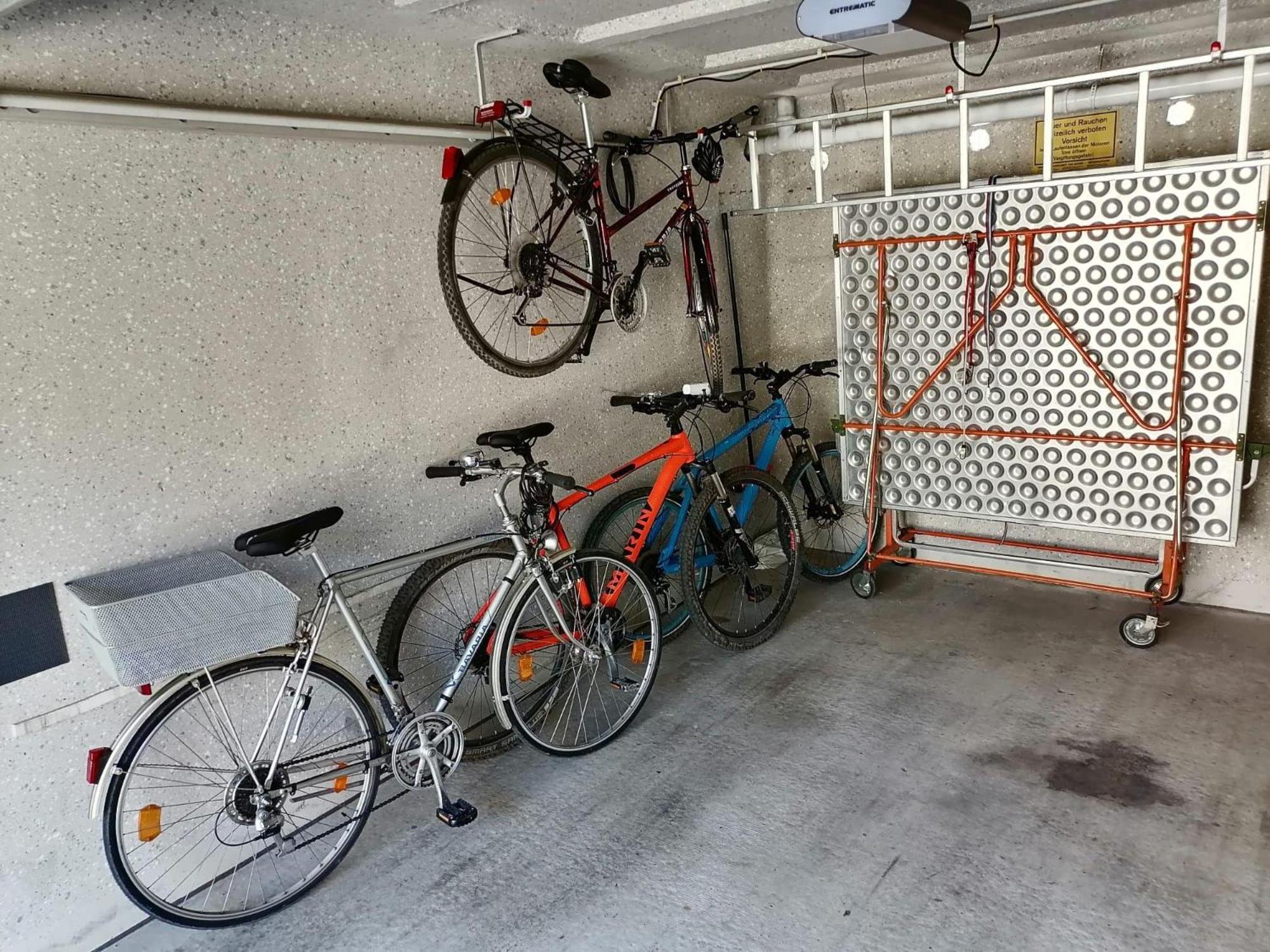 Elegant-Terraced-House-With-Bikes-Near-The-Lake-Children-At-Least-6-A-Old Starnberg Exterior photo